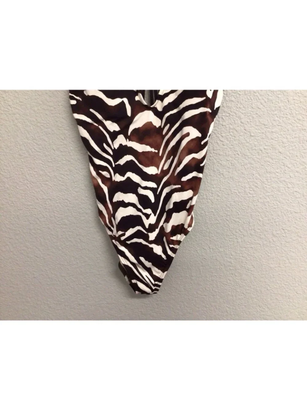 La Blanca Women's One Piece Swimsuit Size 10 Tiger Animal Print Slimming